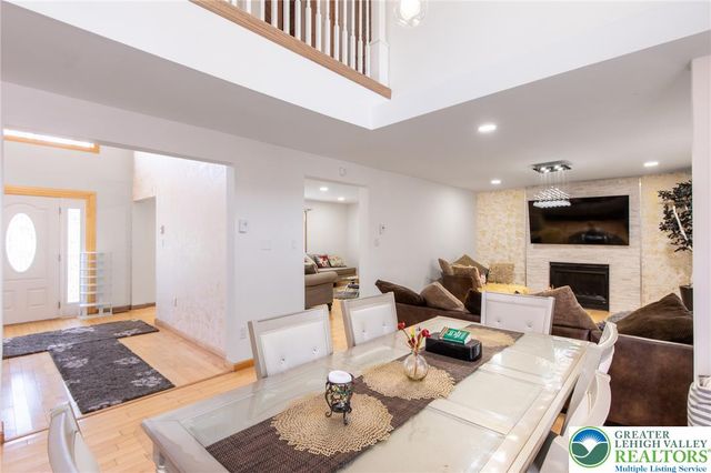 27 Brunswick Drive, Pocono Twp, PA 18344