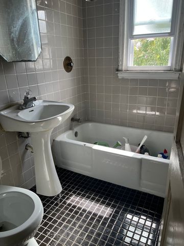 3037 N Central Park Avenue, Chicago, IL 60618