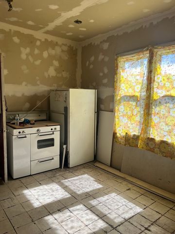 3037 N Central Park Avenue, Chicago, IL 60618