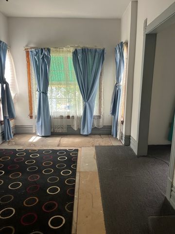 3037 N Central Park Avenue, Chicago, IL 60618