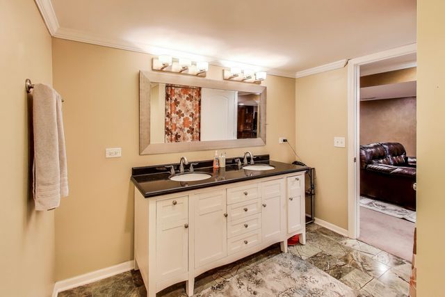 3851 HARVARD Terrace, Skokie, IL 60076