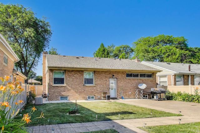 3851 HARVARD Terrace, Skokie, IL 60076
