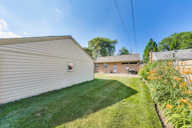 3851 HARVARD Terrace, Skokie, IL 60076