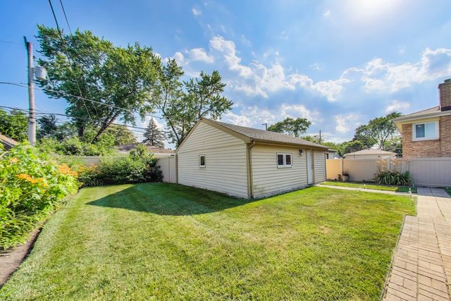 3851 HARVARD Terrace, Skokie, IL 60076