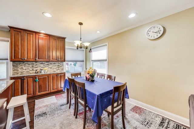 3851 HARVARD Terrace, Skokie, IL 60076