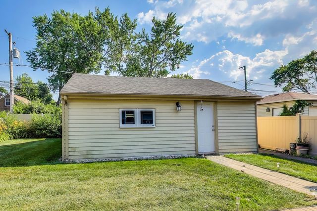 3851 HARVARD Terrace, Skokie, IL 60076