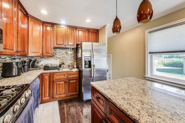 3851 HARVARD Terrace, Skokie, IL 60076