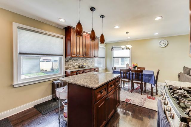 3851 HARVARD Terrace, Skokie, IL 60076