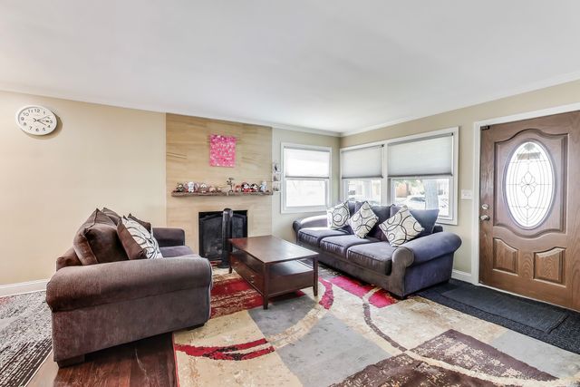3851 HARVARD Terrace, Skokie, IL 60076
