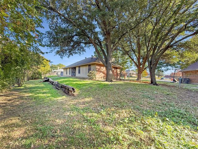 10324 Gray Oak Lane, Fort Worth, TX 76108