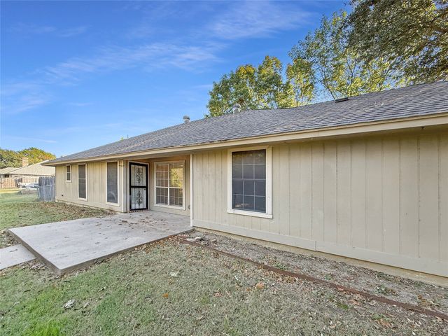 10324 Gray Oak Lane, Fort Worth, TX 76108