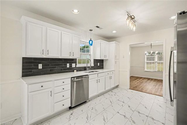 1915 Longburn Drive, Kernersville, NC 27284