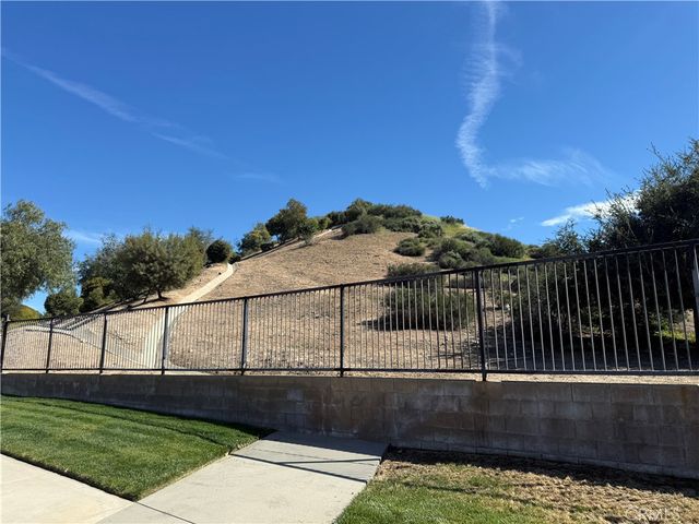 25304 Rolling Greens, Saugus, CA 91350