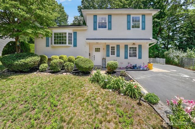 8 Alpine Court, East Brunswick, NJ 08816
