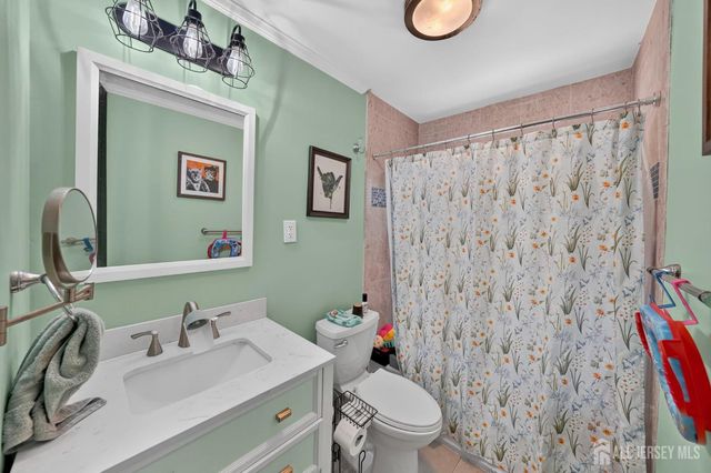 8 Alpine Court, East Brunswick, NJ 08816