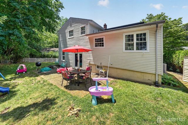 8 Alpine Court, East Brunswick, NJ 08816
