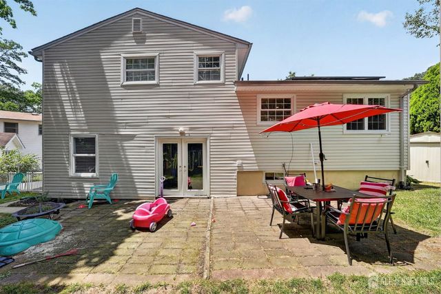 8 Alpine Court, East Brunswick, NJ 08816