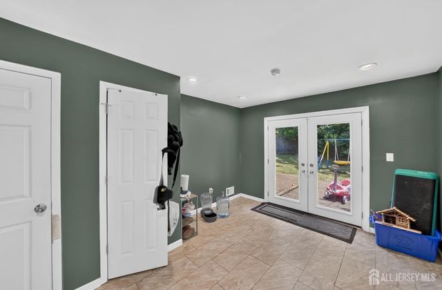 8 Alpine Court, East Brunswick, NJ 08816