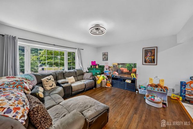 8 Alpine Court, East Brunswick, NJ 08816
