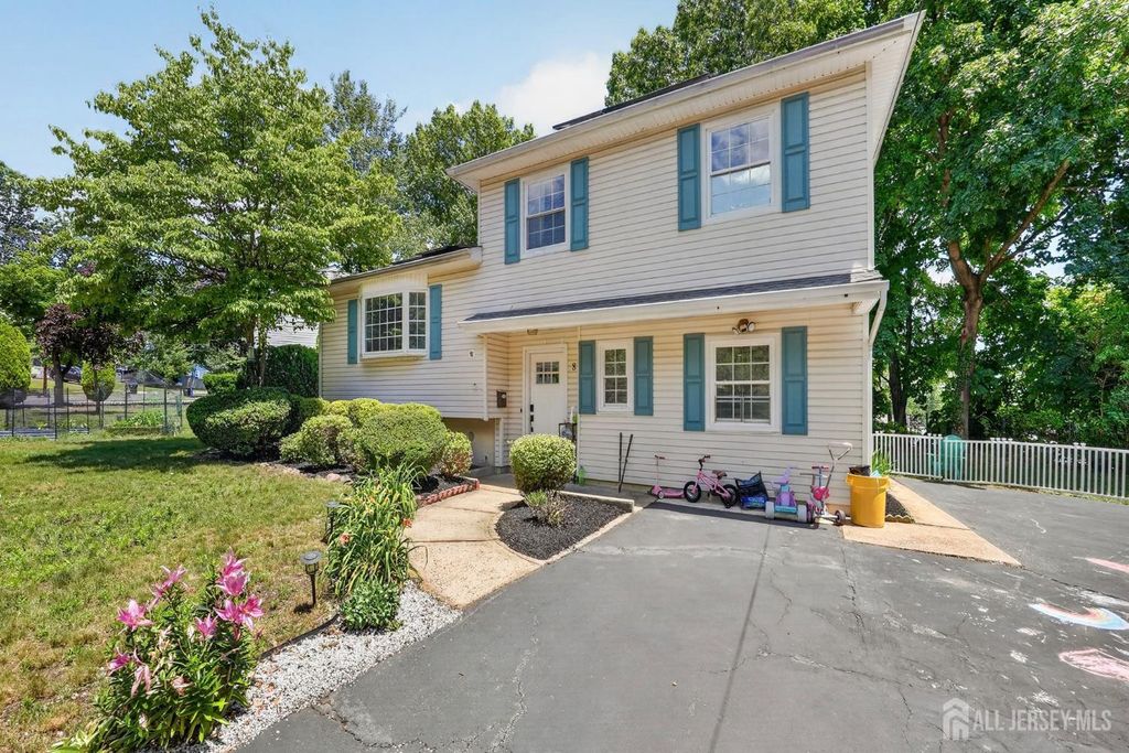8 Alpine Court, East Brunswick, NJ 08816