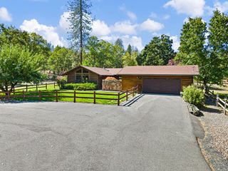 1580 Robertson Bridge Road, Grants Pass, OR 97526