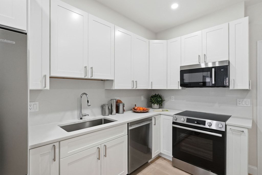 66 Tileston St 102, Everett, MA 02149
