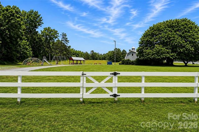 7904 Saddleview Court, Charlotte, NC 28215