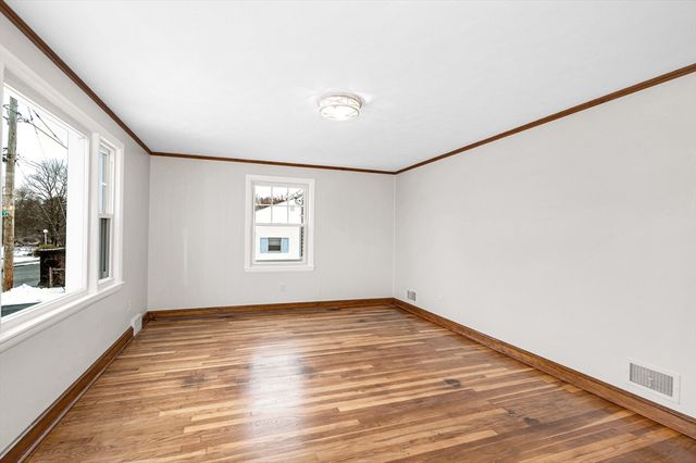 90 Chamberlain St, Lowell, MA 01852