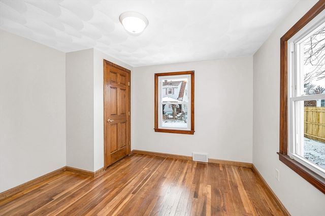 90 Chamberlain St, Lowell, MA 01852