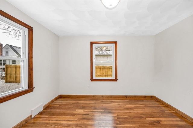 90 Chamberlain St, Lowell, MA 01852