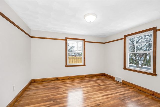 90 Chamberlain St, Lowell, MA 01852