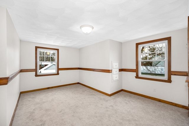 90 Chamberlain St, Lowell, MA 01852