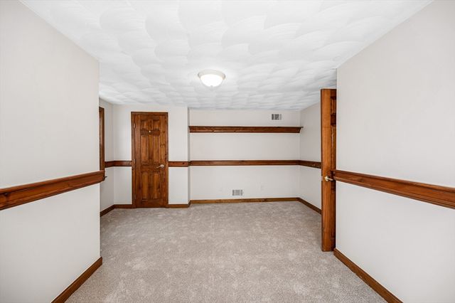 90 Chamberlain St, Lowell, MA 01852