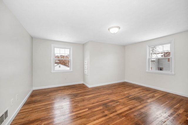 90 Chamberlain St, Lowell, MA 01852