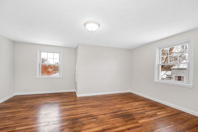 90 Chamberlain St, Lowell, MA 01852