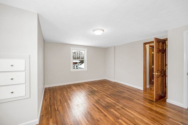 90 Chamberlain St, Lowell, MA 01852