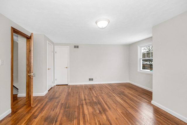 90 Chamberlain St, Lowell, MA 01852