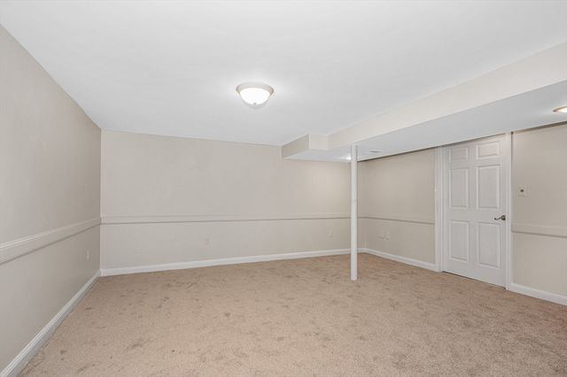 90 Chamberlain St, Lowell, MA 01852