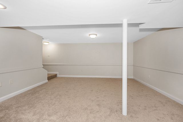 90 Chamberlain St, Lowell, MA 01852