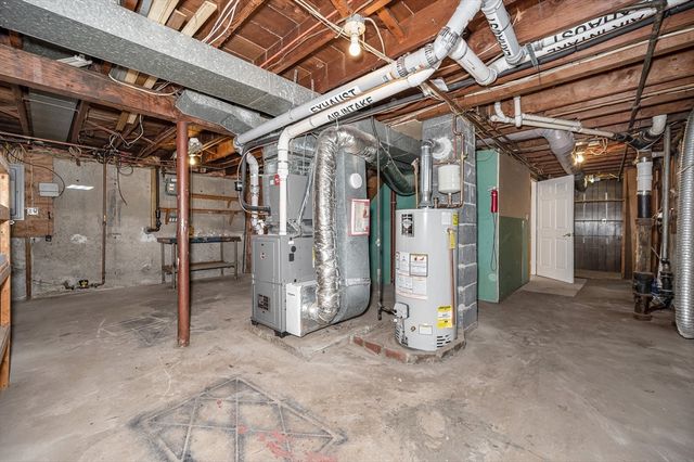 90 Chamberlain St, Lowell, MA 01852