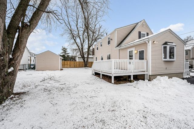 90 Chamberlain St, Lowell, MA 01852