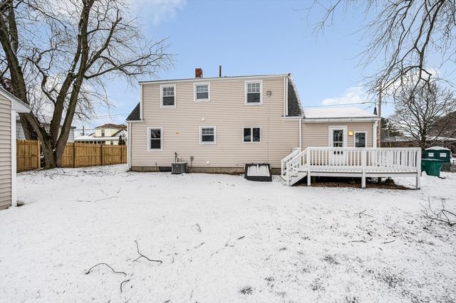 90 Chamberlain St, Lowell, MA 01852