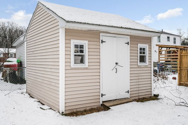 90 Chamberlain St, Lowell, MA 01852