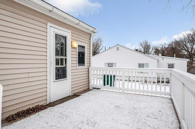 90 Chamberlain St, Lowell, MA 01852