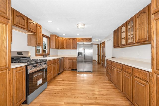 90 Chamberlain St, Lowell, MA 01852