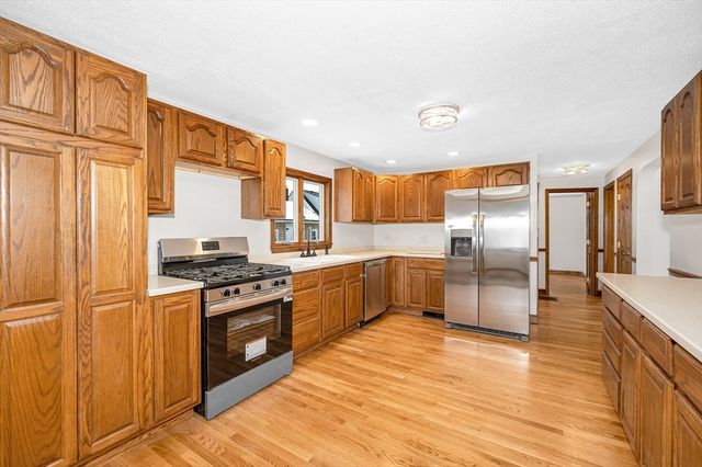 90 Chamberlain St, Lowell, MA 01852