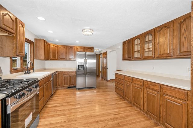 90 Chamberlain St, Lowell, MA 01852