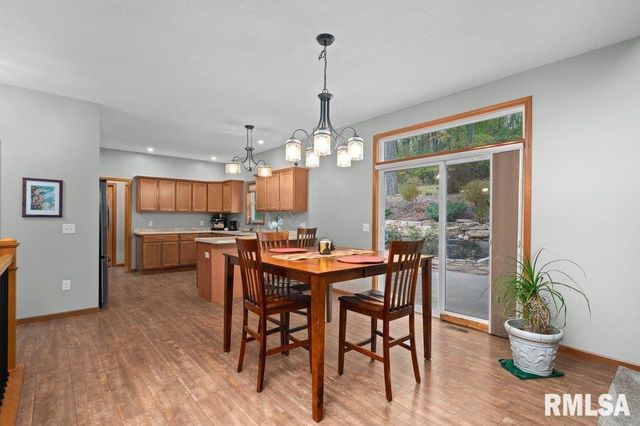 1215 Waverly Rd Road, Davenport, IA 52804