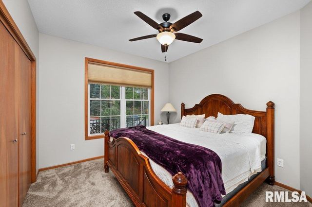 1215 Waverly Rd Road, Davenport, IA 52804