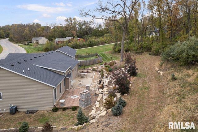 1215 Waverly Rd Road, Davenport, IA 52804